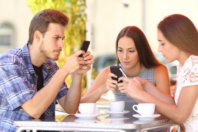 Mobile Marketing – A Reason To Be Happy Everyone Is Glued To Their Smartphones